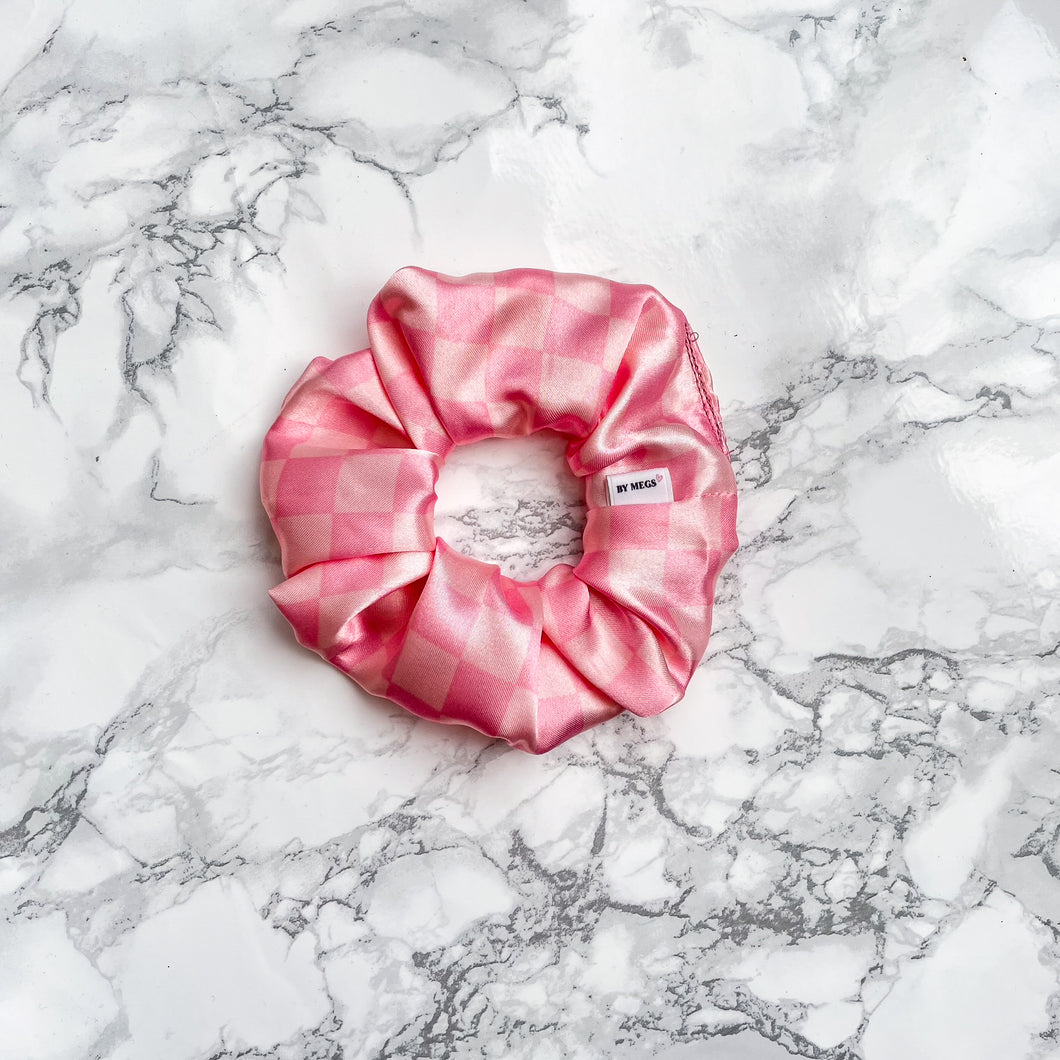 Racing Scrunchie: Checkered Flag Pink