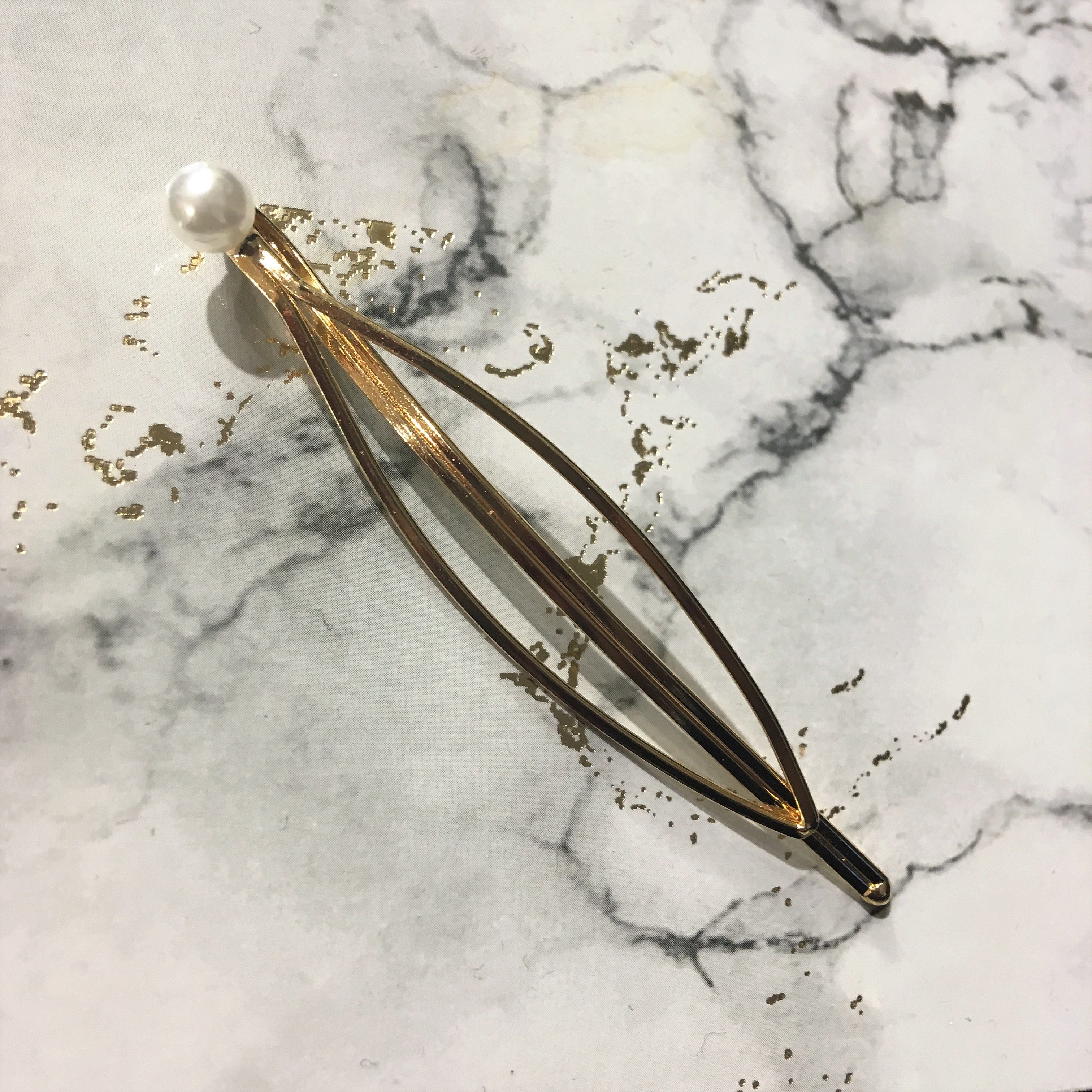 Golden Oval Pearl Bobby Pin