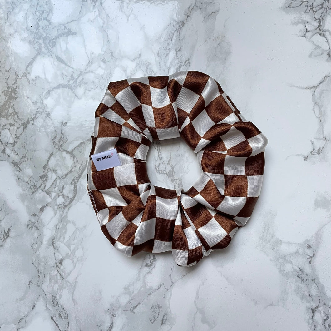 Racing Scrunchie: Checkered Flag Brown